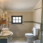 The Far End Surf House - Surf & Yoga Holidays Bed & Breakfast Lourinhã