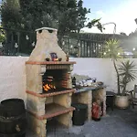 The Far End Surf House - Surf & Yoga Holidays Bed & Breakfast