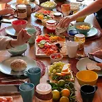 The Far End Surf House - Surf & Yoga Holidays Bed & Breakfast
