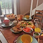 The Far End Surf House - Surf & Yoga Holidays Bed & Breakfast Lourinhã