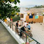 The Far End Surf House - Surf & Yoga Holidays Bed & Breakfast