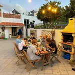 The Far End Surf House - Surf & Yoga Holidays Bed & Breakfast Lourinhã