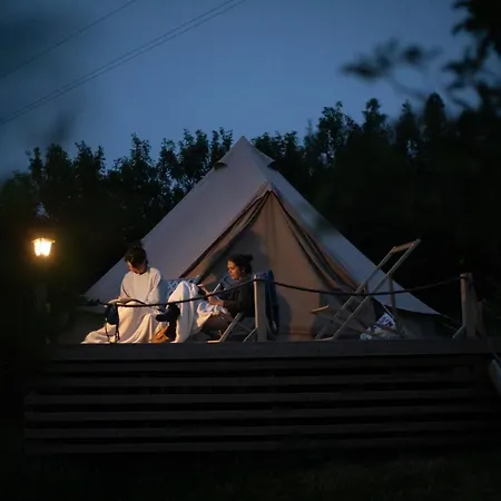 The Far End Surf House - Surf & Yoga Holidays Лориньян