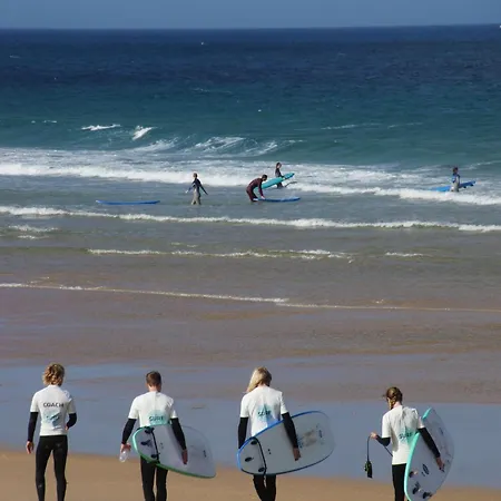 The Far End Surf House - Surf & Yoga Holidays Отель типа 