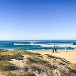 The Far End Surf House - Surf & Yoga Holidays * לוריניה