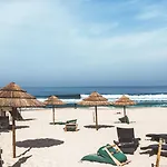 The Far End Surf House - Surf & Yoga Holidays Bed & Breakfast Lourinhã