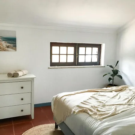 The Far End Surf House - Surf & Yoga Holidays B&B 로리냐