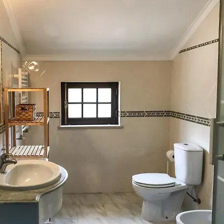 The Far End Surf House - Surf & Yoga Holidays B&B 로리냐