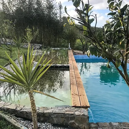 לינה וארוחת בוקר The Far End Surf House - Surf & Yoga Holidays לוריניה