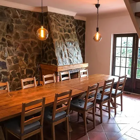 לינה וארוחת בוקר The Far End Surf House - Surf & Yoga Holidays לוריניה
