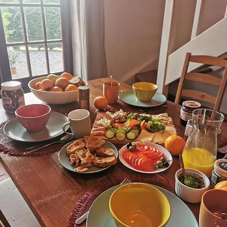 The Far End Surf House - Surf & Yoga Holidays B&B 로리냐