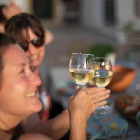 The Far End Surf House - Surf & Yoga Holidays * Lourinhã