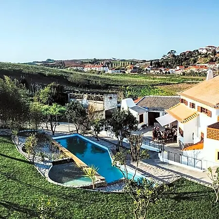 The Far End Surf House - Surf & Yoga Holidays Couette-café Lourinhã