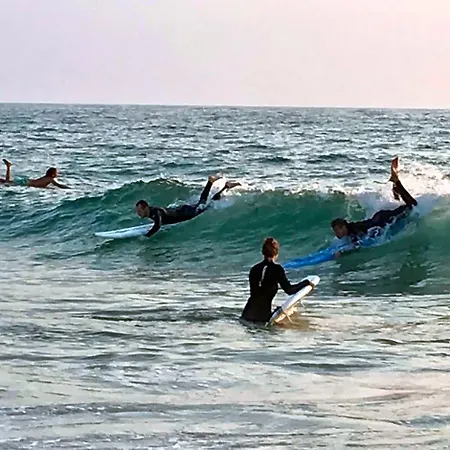 The Far End Surf House - Surf & Yoga Holidays 로리냐