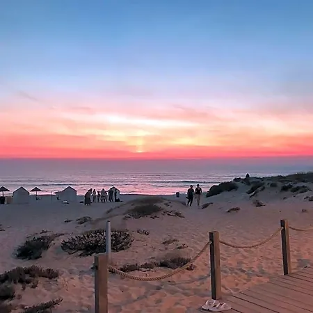The Far End Surf House - Surf & Yoga Holidays Couette-café