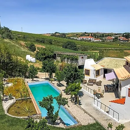 The Far End Surf House - Surf & Yoga Holidays * Lourinhã