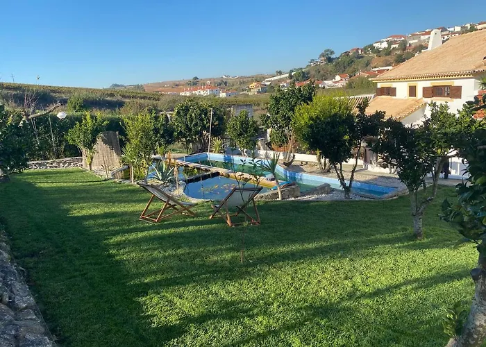 The Far End Surf House - Surf & Yoga Holidays * לוריניה