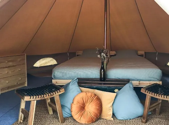 The Far End Surf House - Surf & Yoga Holidays ベッド・アンド・ブレックファスト ロウリニャン