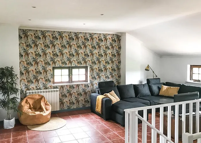 The Far End Surf House - Surf & Yoga Holidays * לוריניה