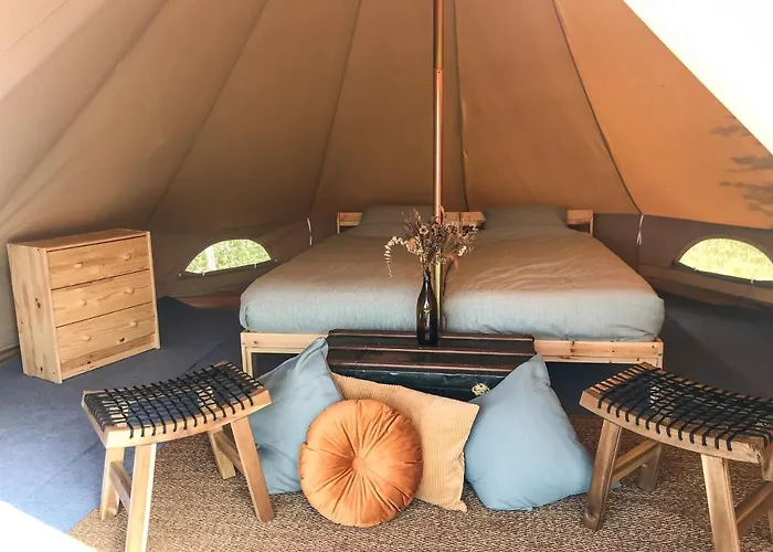 לינה וארוחת בוקר The Far End Surf House - Surf & Yoga Holidays לוריניה