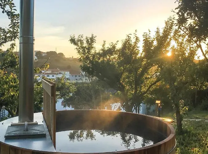 The Far End Surf House - Surf & Yoga Holidays ベッド・アンド・ブレックファスト