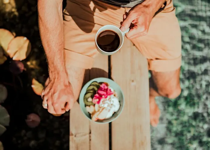 The Far End Surf House - Surf & Yoga Holidays לינה וארוחת בוקר לוריניה