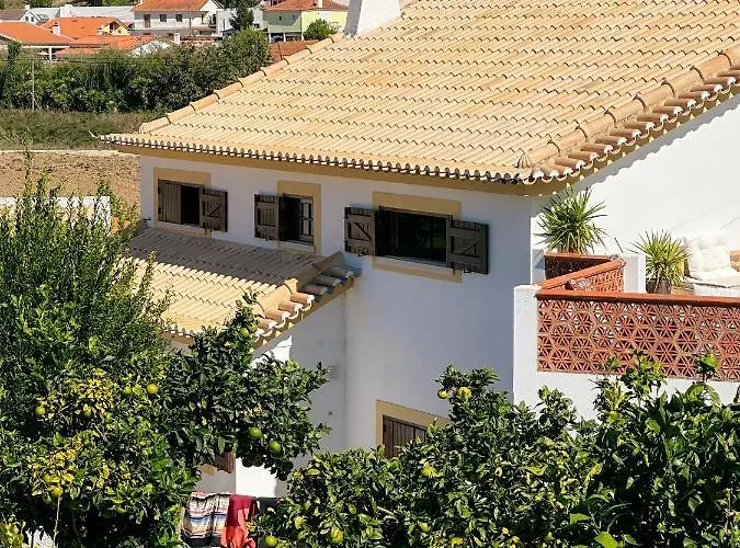 לינה וארוחת בוקר The Far End Surf House - Surf & Yoga Holidays *