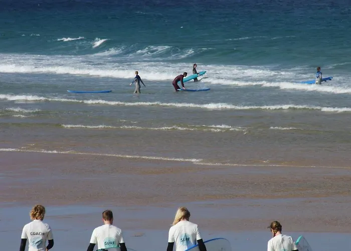 The Far End Surf House - Surf & Yoga Holidays ベッド・アンド・ブレックファスト