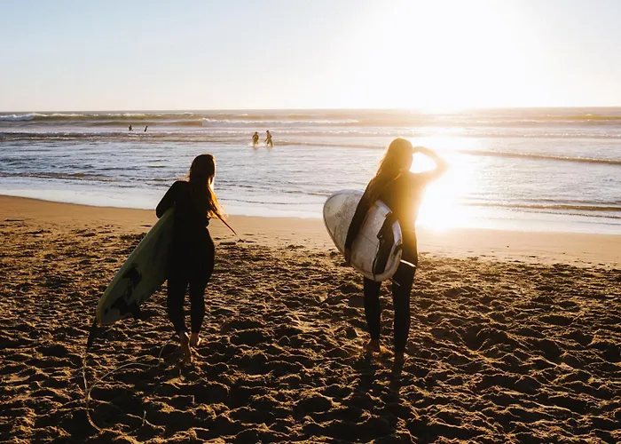 The Far End Surf House - Surf & Yoga Holidays ベッド・アンド・ブレックファスト